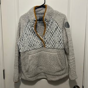 Fuzzy Sherpa quarter button up from simply southern. Size small.